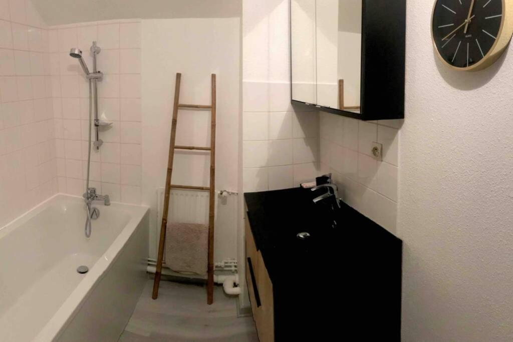 La Maison De Ville - 4 Chambres, 2 Sdb, Terrasse Et Garage - 90M2 Vesoul Kültér fotó